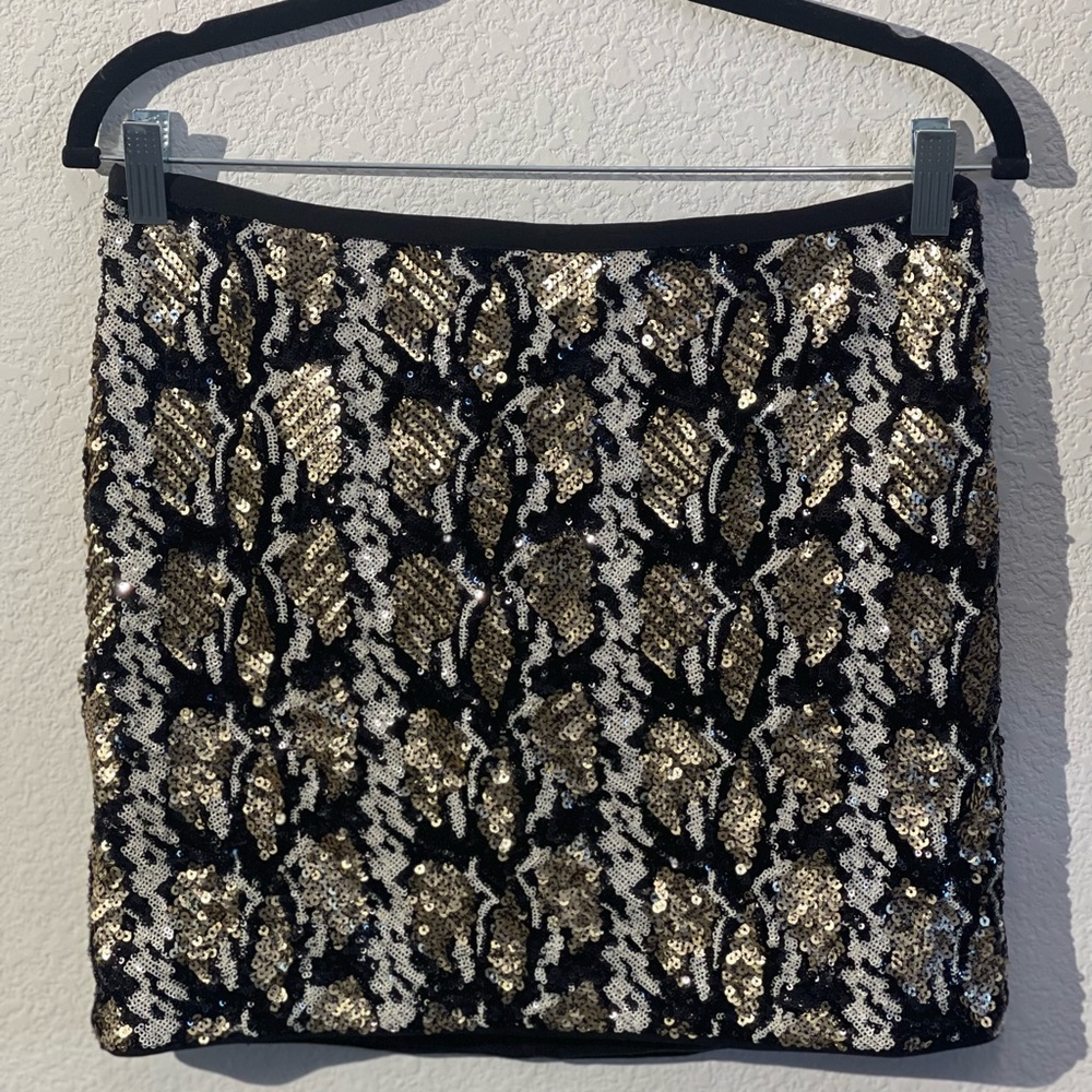 Guess Embellished Leopard Printed Skirt  
Style # W54D40W71S1
